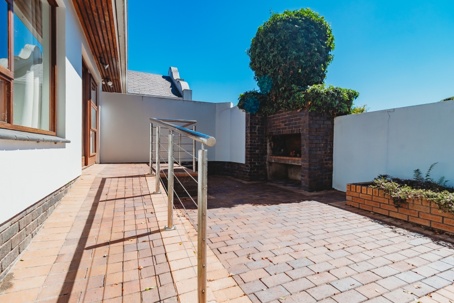 4 Bedroom Property for Sale in Dormehls Drift Western Cape